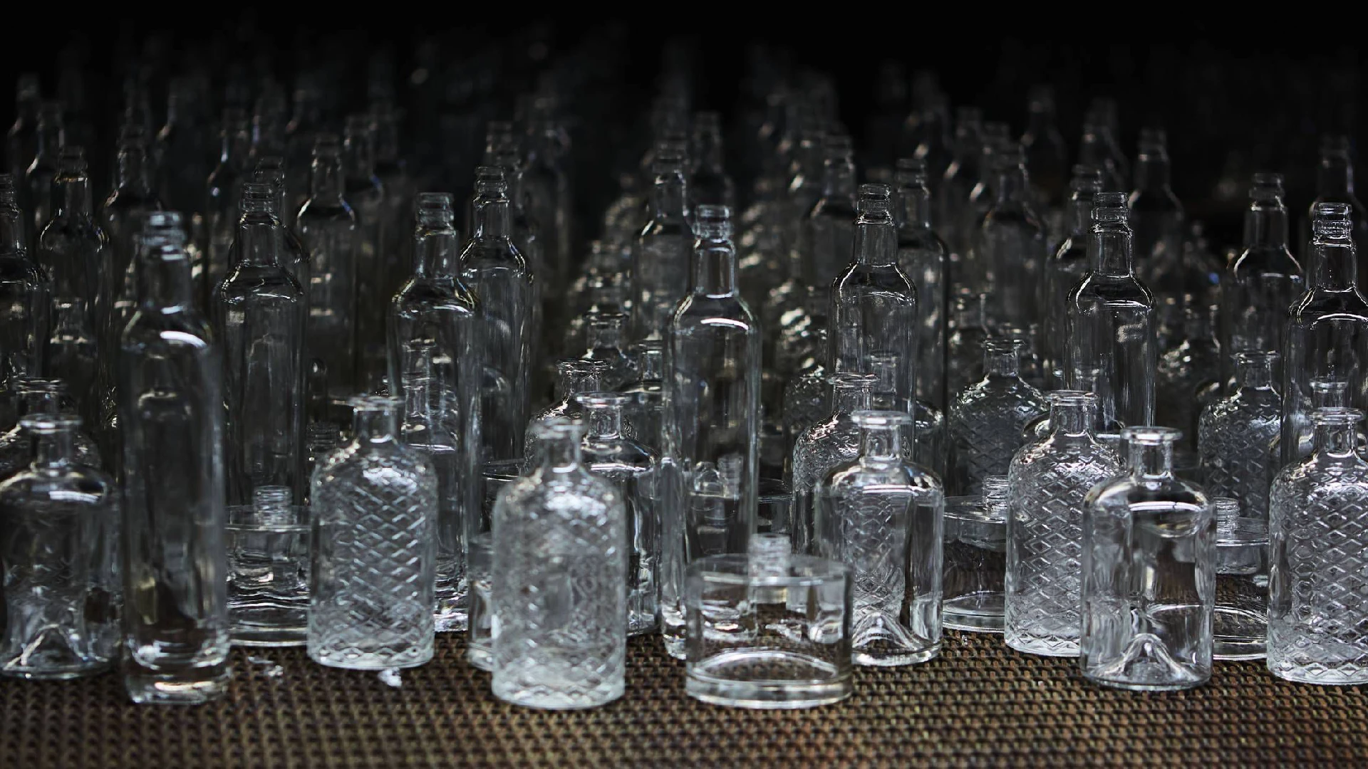 Global Glass Bottle Manufacturing: Key Players, Trends, and Challenges Shaping the Industry